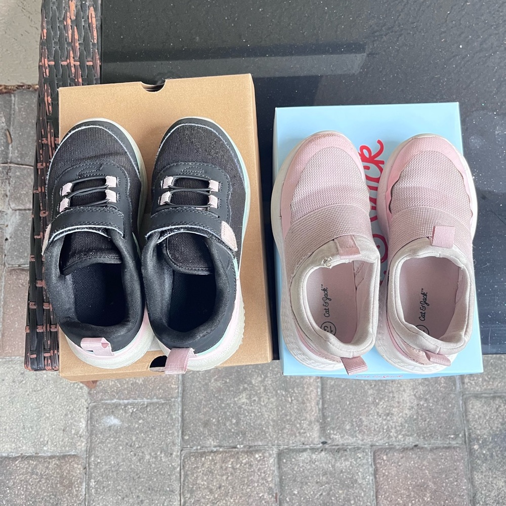 Girls shoes size 13 black and pink🎀